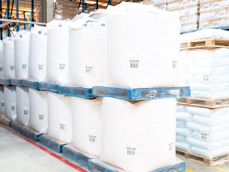 Photo illustrating the following sector: Transporting chemical products