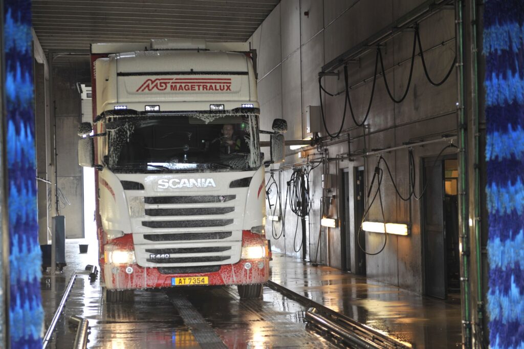 Image representing the following job offer: Student truckwash (M/F/X)